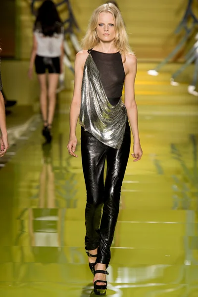 Look 38